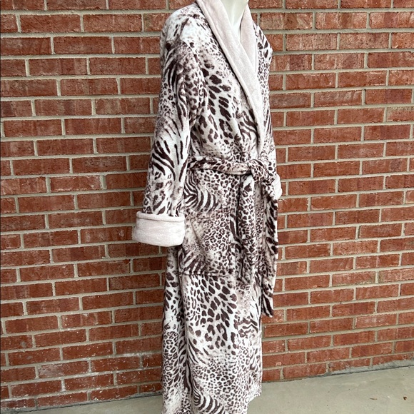 Natori Mixed Animal Print/Cream Faux Fur Trim Long Robe - Picture 3 of 9